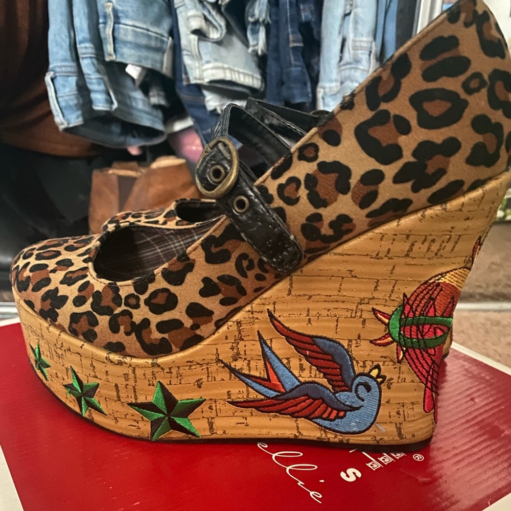 Retro wedges